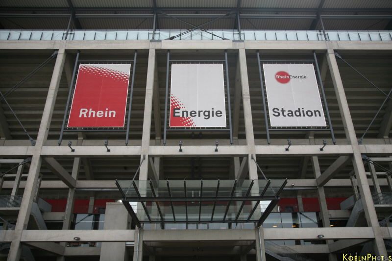 Bild 2007-06-03_RheinEnergeiStadion_003.JPG wird geladen...