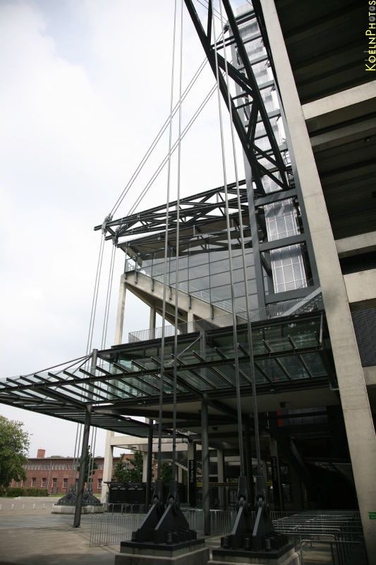 Bild 2007-06-03_RheinEnergeiStadion_055.JPG wird geladen...